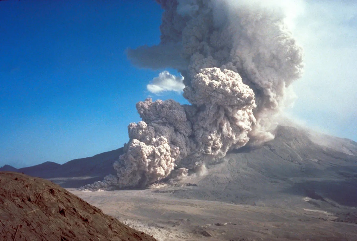 flow-gases-mixture-rock-fragments-eruption-Mount-August-7-1980-1